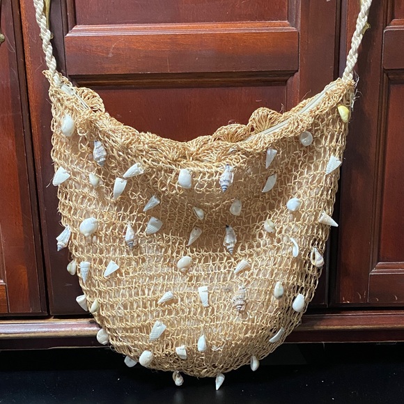 Hand Crafted Handbags - Beige vintage Straw Woven Shell-Embellished Women's Bag